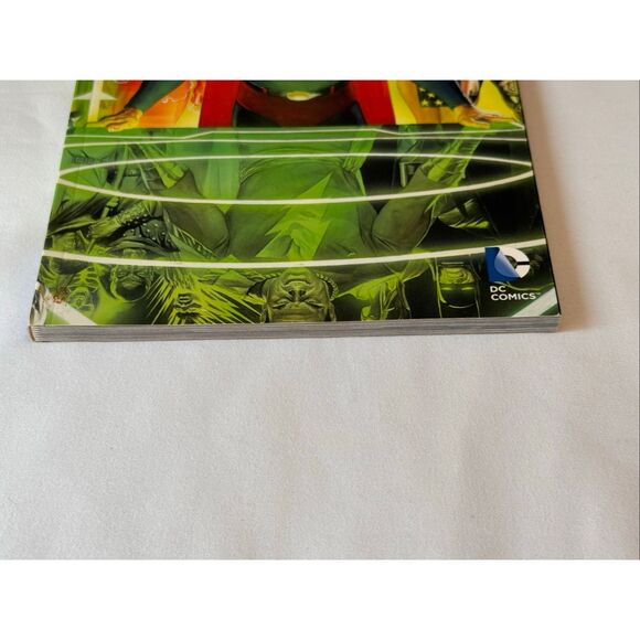 Kingdom Come (2008 Trade Paperback)/Mark Waid and Alex Ross - DC COMICS - Picture 2 of 10